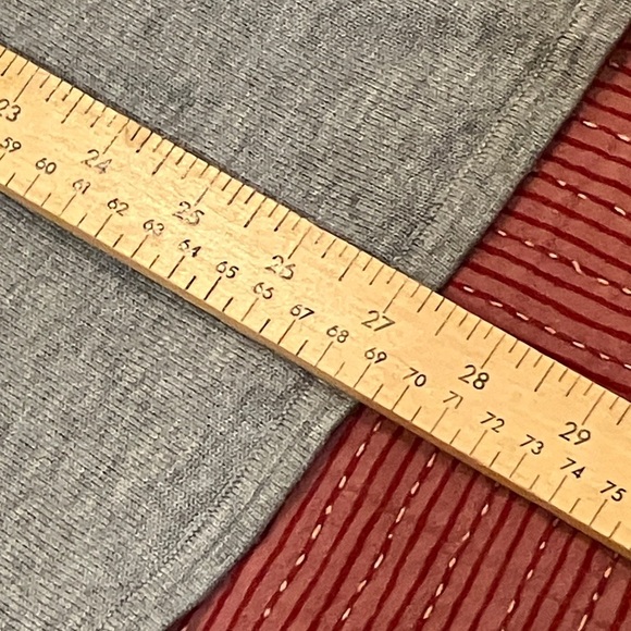 Renuar (Montreal) women’s size small Gray Knit Top with star - Picture 10 of 14